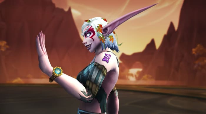 Golden Mobile Timepiece from the Trading Post in World of Warcraft: Dragonflight.